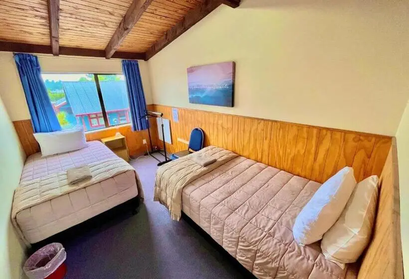浴室共有のエコノミールーム, Adventure Lodge And Motels And Tongariro Crossing Track Transport