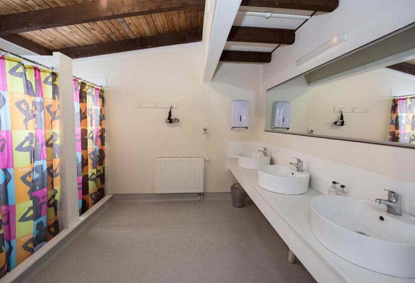 חדר משפחתי חדר אמבטיה משותף, Adventure Lodge And Motels And Tongariro Crossing Track Transport