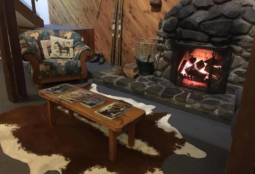 חדר משפחתי חדר אמבטיה משותף, Adventure Lodge And Motels And Tongariro Crossing Track Transport