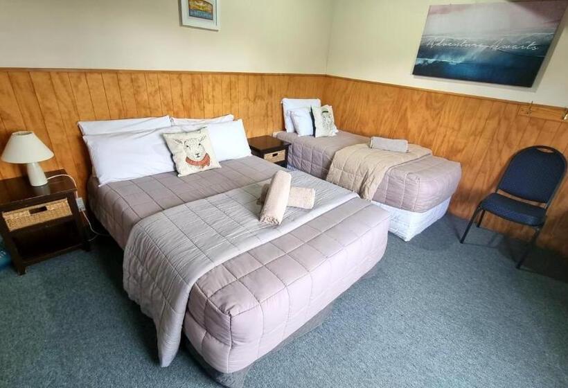 חדר משפחתי חדר אמבטיה משותף, Adventure Lodge And Motels And Tongariro Crossing Track Transport