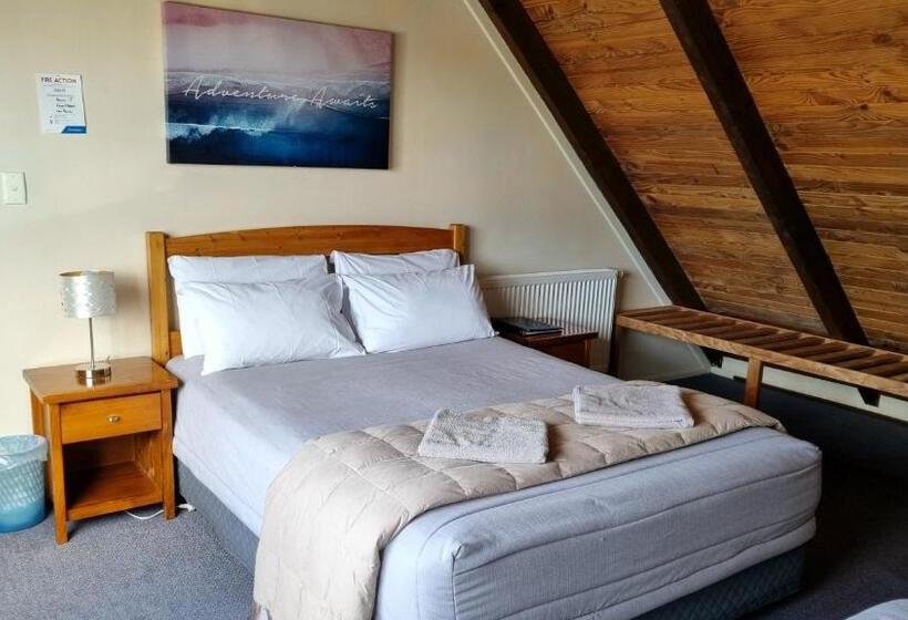 חדר משפחתי חדר אמבטיה משותף, Adventure Lodge And Motels And Tongariro Crossing Track Transport