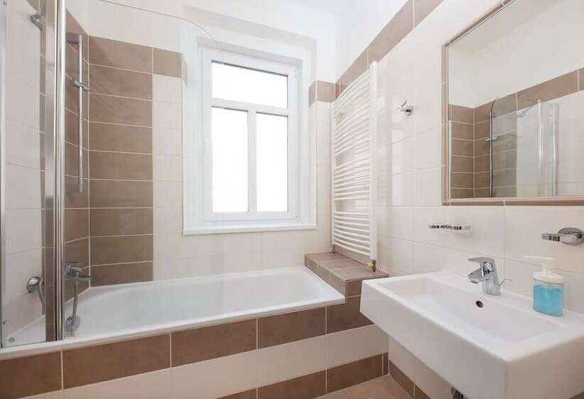 标准三人间, Roosevelt