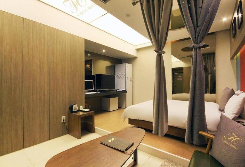 חדר סטנדרט, H Drive