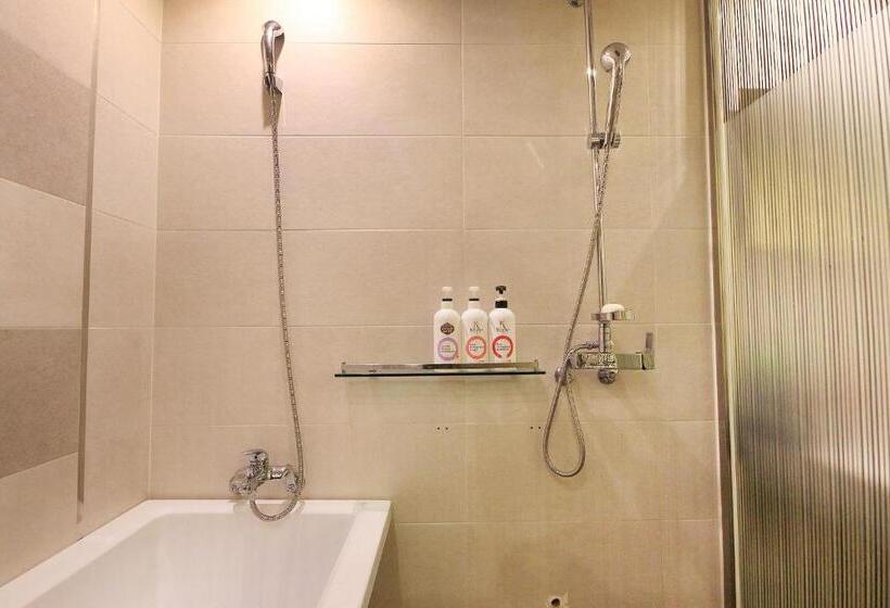 חדר דלוקס, H Drive