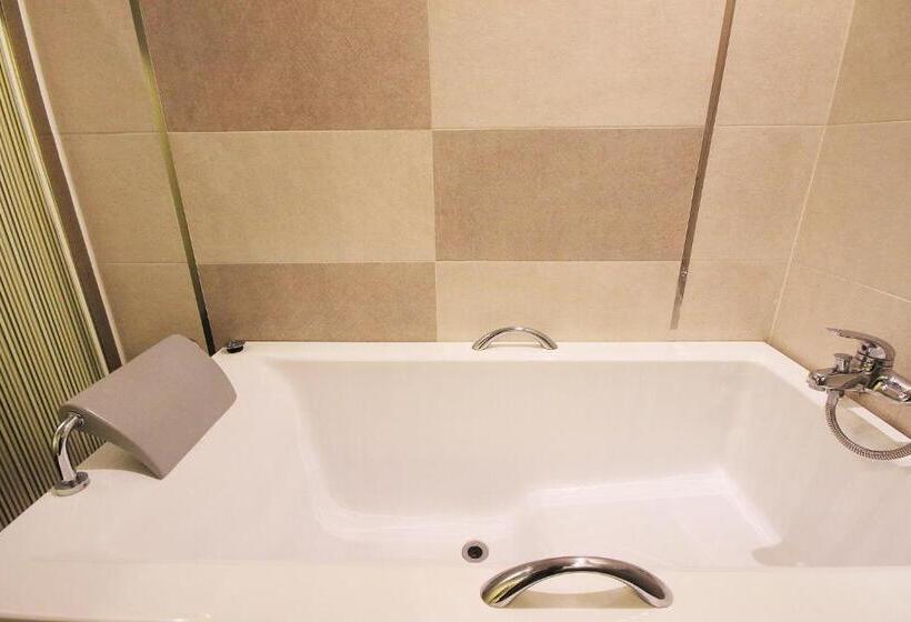 חדר דלוקס, H Drive