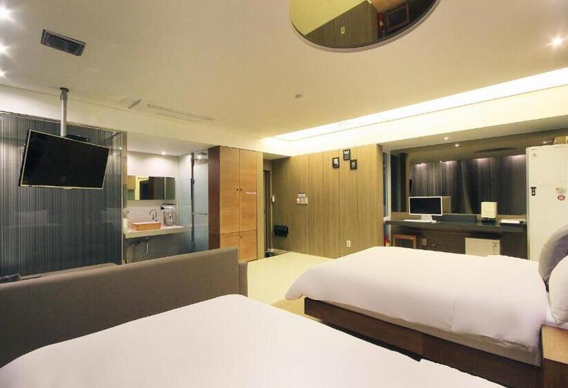 חדר דלוקס, H Drive