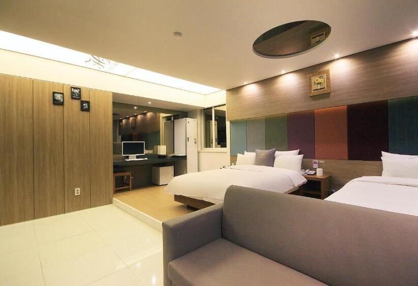 חדר דלוקס, H Drive