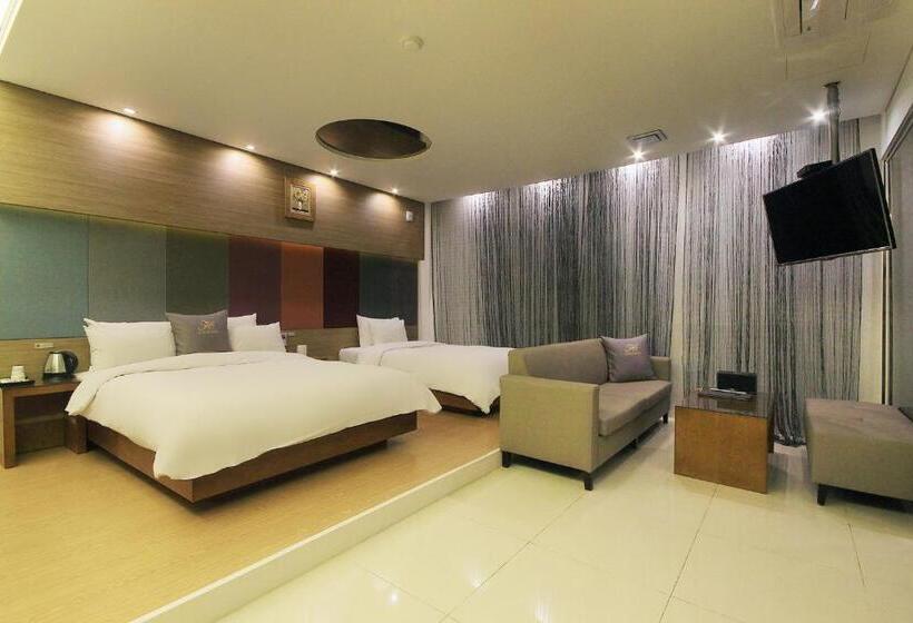 חדר דלוקס, H Drive