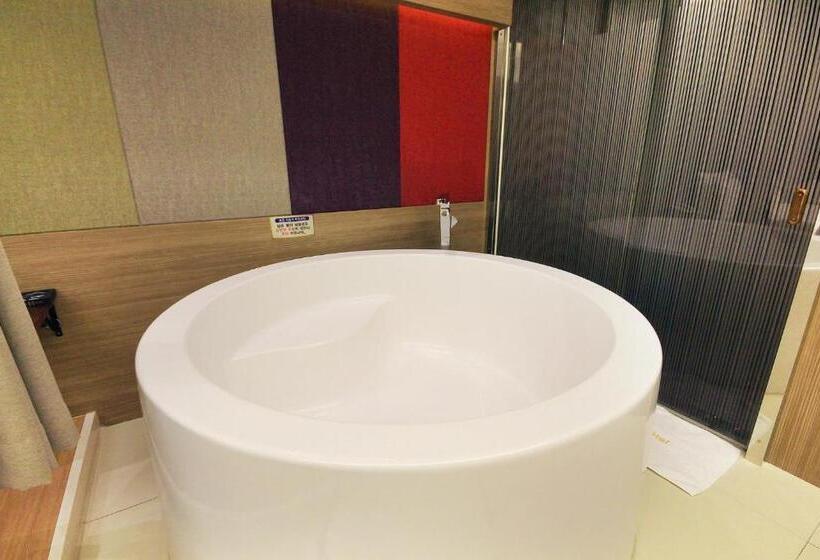 חדר סטנדרט עם ג'קוזי, H Drive