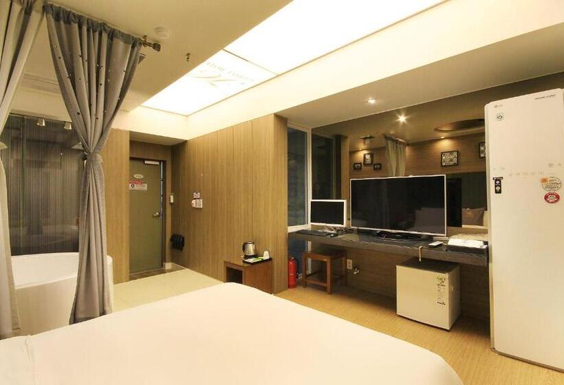 חדר סטנדרט עם ג'קוזי, H Drive