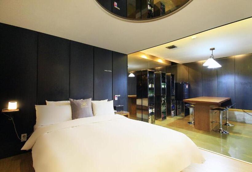 סוויטה, H Drive