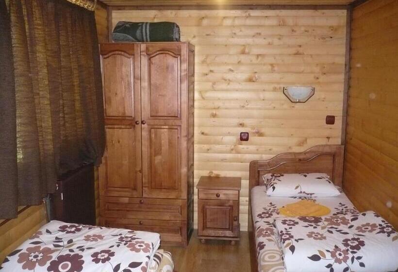 Estudio Estándar, Guest House Chobaka