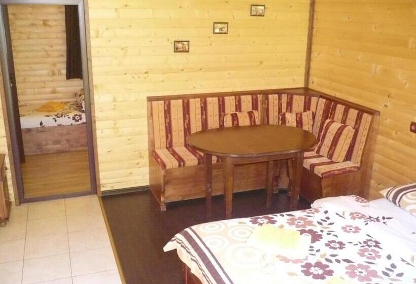 Estudio Estándar, Guest House Chobaka