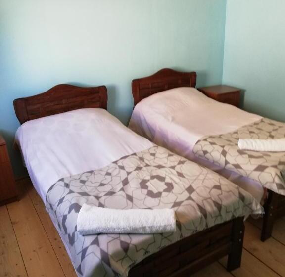 اتاق استاندارد سه نفره, Ushguli Hotel Riho