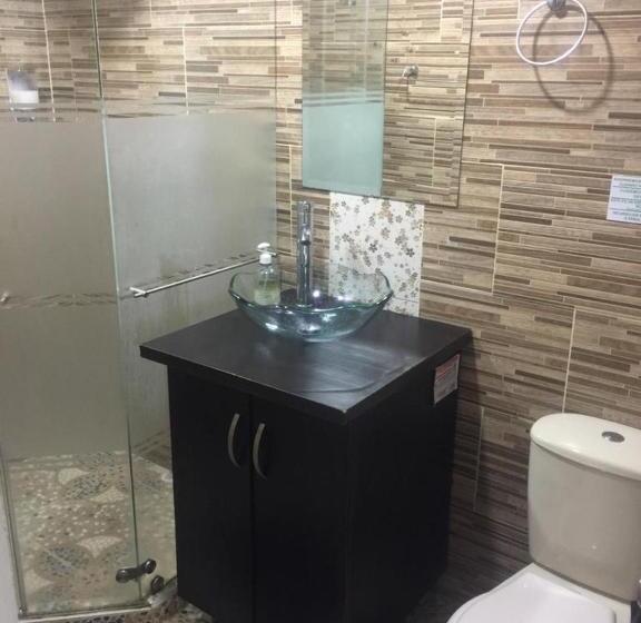 ルームシェアのワンベッド, Three House Hostel Boutique