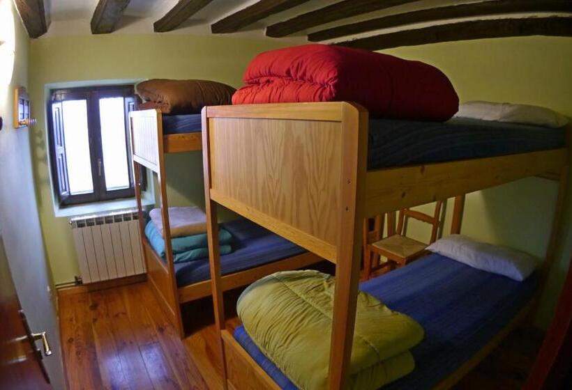 غرفة قياسية رباعية, Albergue Restaurante De Artieda