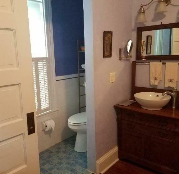 Студия Стандарт, Back Inn Time B&b