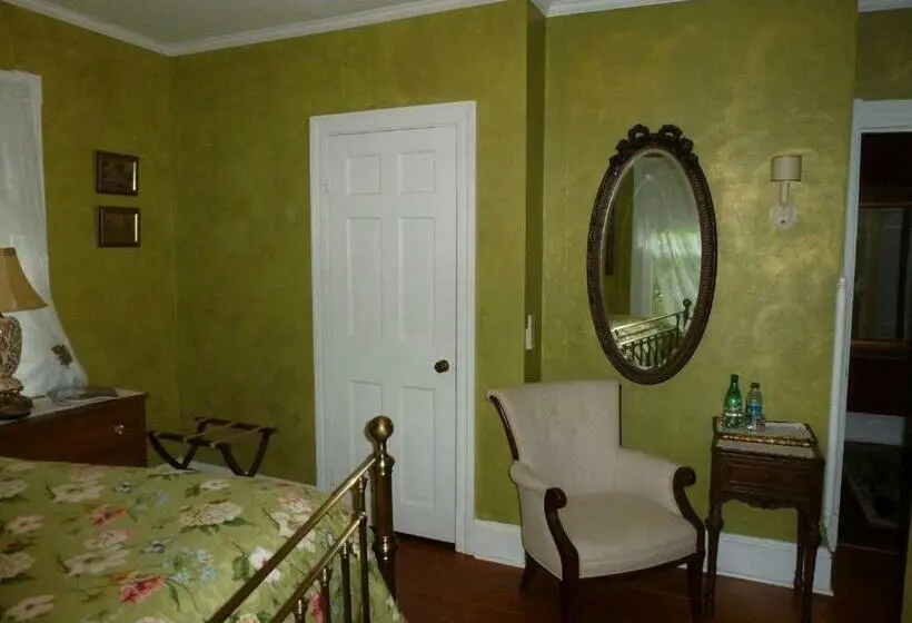 デラックススタジオ, Back Inn Time B&b
