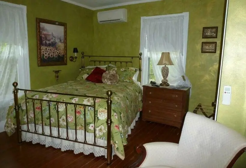 デラックススタジオ, Back Inn Time B&b