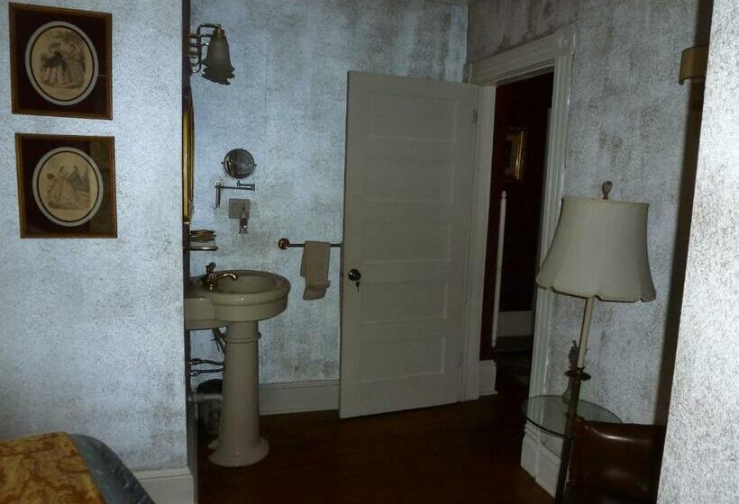 Студия Стандарт, Back Inn Time B&b