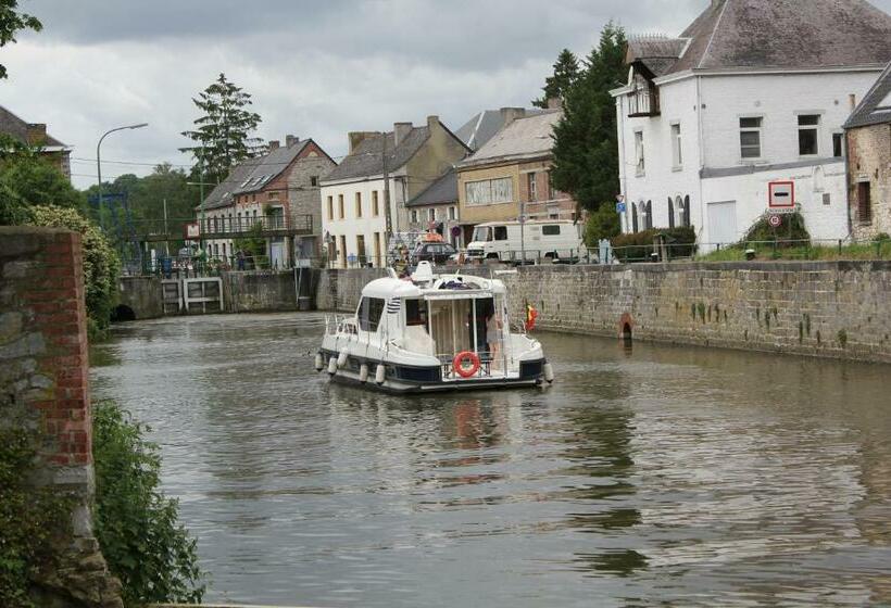 חדר סטנדרט לארבעה, Au Crapaud Charmant