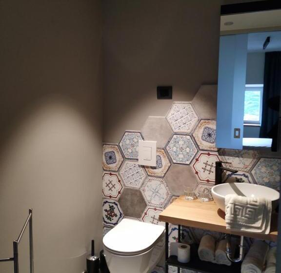 اتاق استاندارد, B & W Križ