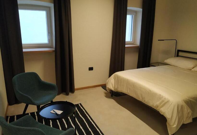 اتاق استاندارد, B & W Križ