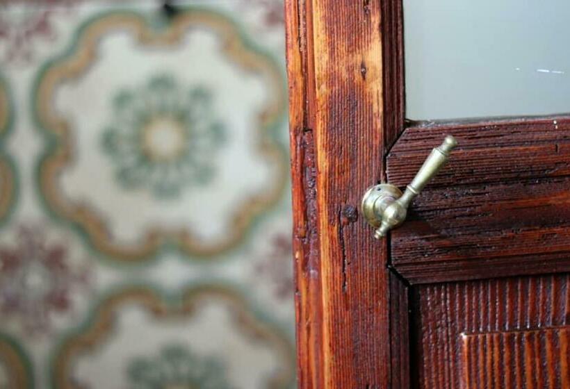 舒适三人间, Bed & Breakfast 1906