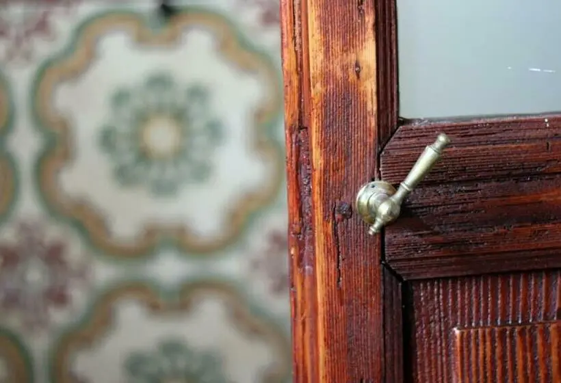 Comfort Kolmen Hengen Huone, Bed & Breakfast 1906