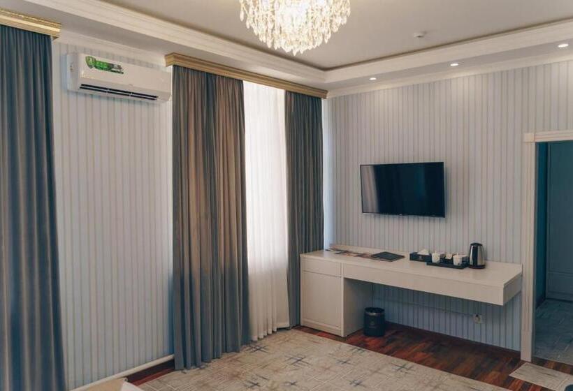 חדר דחוקס עם מיטת קינג, Asmald Palace