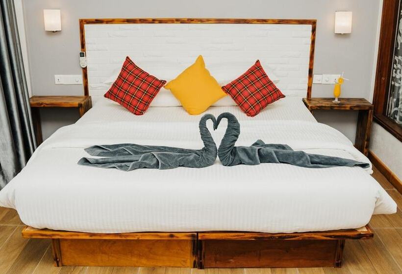 اتاق لوکس, By The Shade