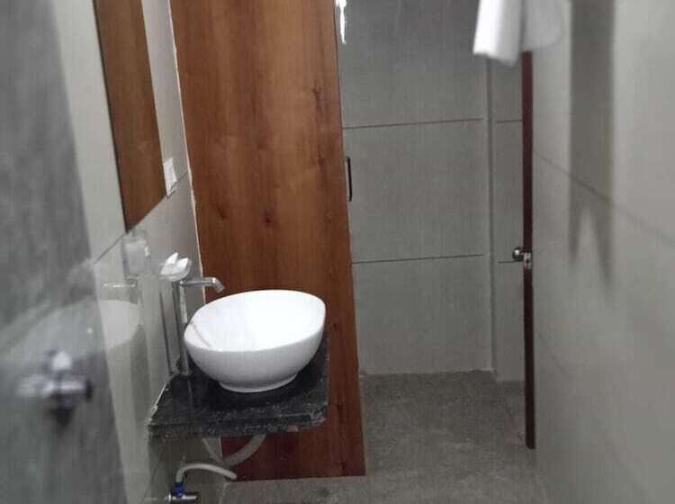 高级客房, Fun City