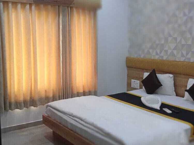 高级客房, Fun City