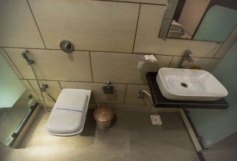 标准三人间, Fun City