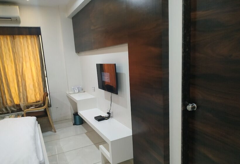 标准三人间, Fun City