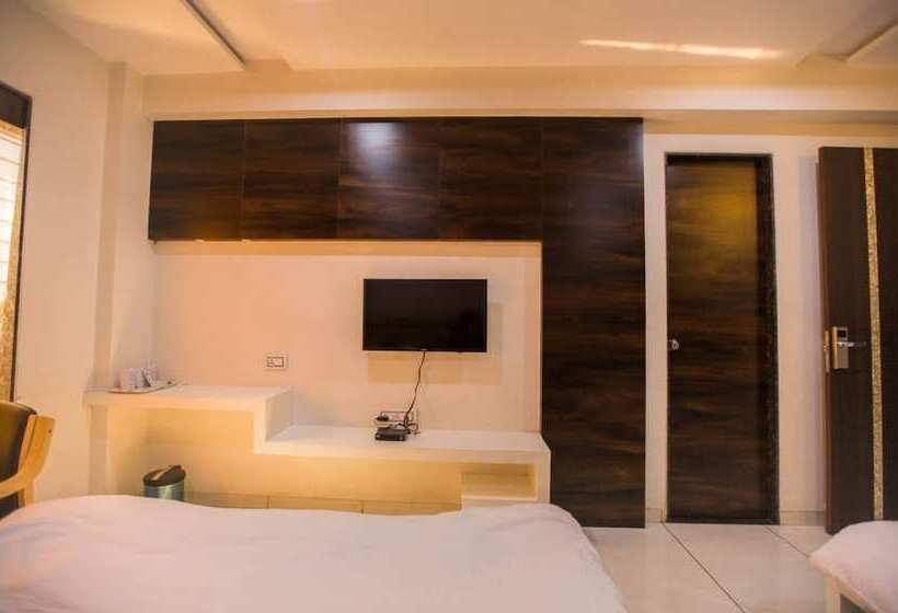 标准三人间, Fun City