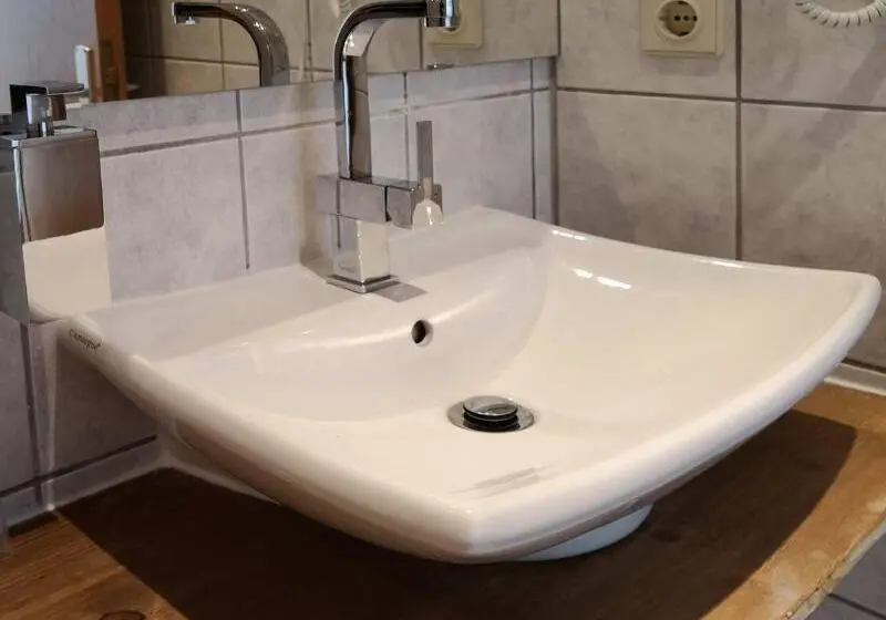 Standard Yhden Hengen Huone, Landlust