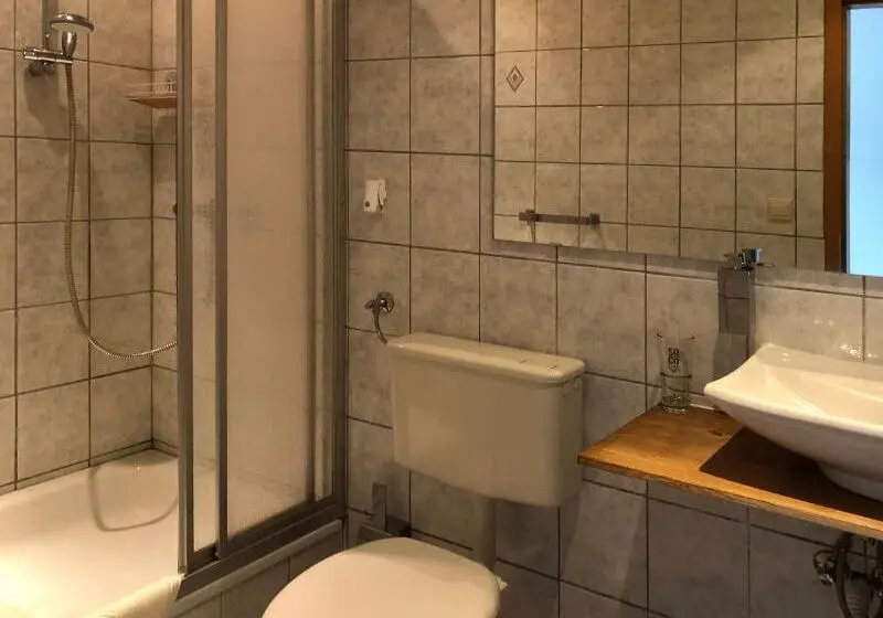 Standard Yhden Hengen Huone, Landlust
