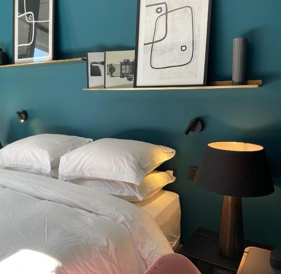 Номер Стандарт с Балконом, Ostan Hôtel Boutique