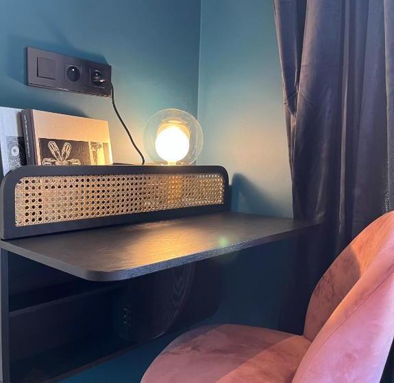 اتاق استاندارد یک تخته با بالکن, Ostan Hôtel Boutique