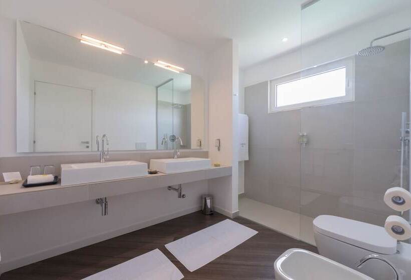 بانگلوی استاندارد, Sandies Bathala