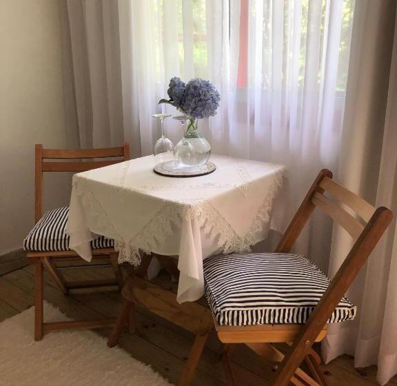 جناح سرير ملكى, Aconchego Da Roça