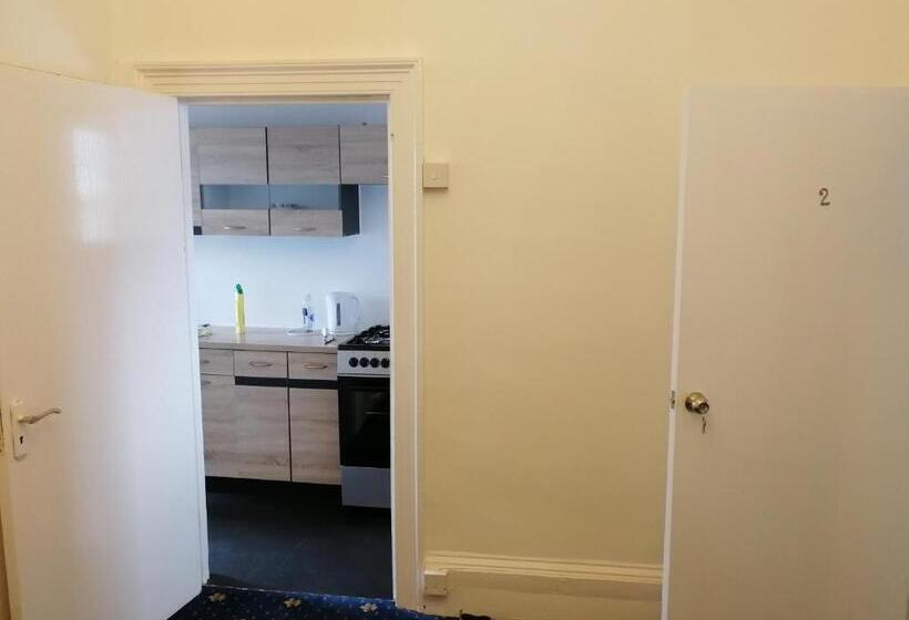 标准间, The Cat Inn