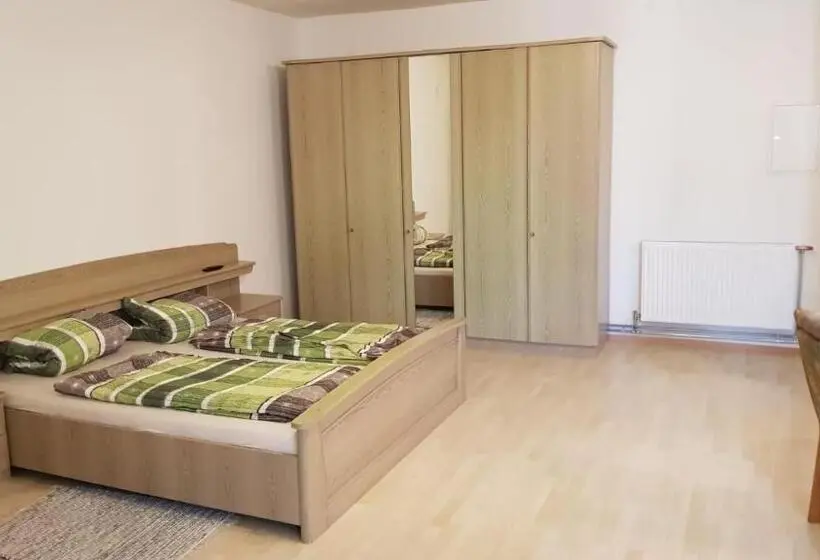 ファミリールーム, Pop S Rooms Transilvania