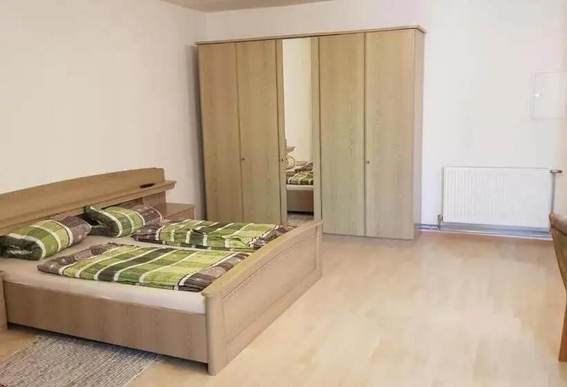 ファミリールーム, Pop S Rooms Transilvania