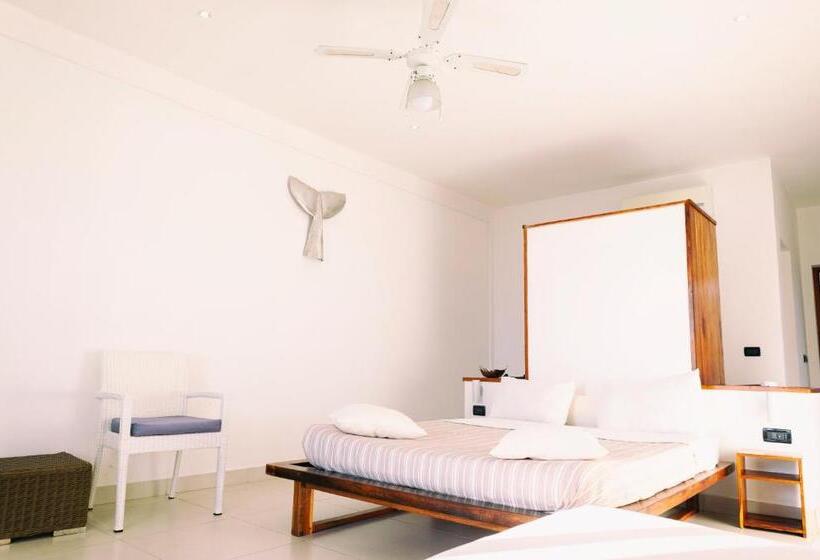 اتاق لوکس با بالکن و چشمانداز دریا, Etoile Blanche