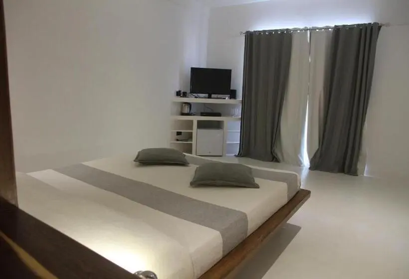 اتاق لوکس با بالکن و چشم‌انداز دریا, Etoile Blanche