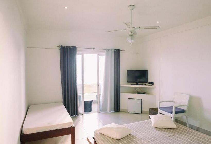 اتاق لوکس با بالکن و چشمانداز دریا, Etoile Blanche