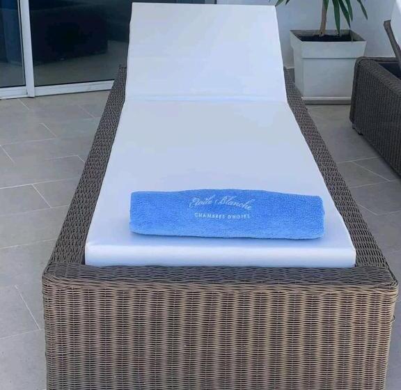 استودیوی لوکس, Etoile Blanche