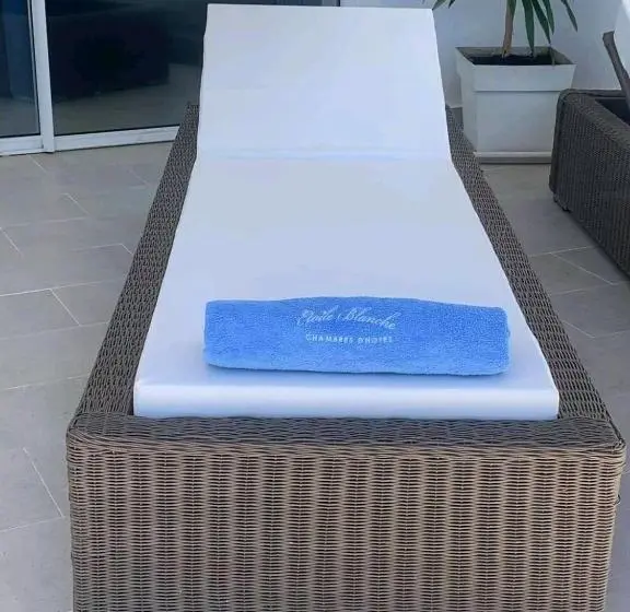 استودیوی لوکس, Etoile Blanche